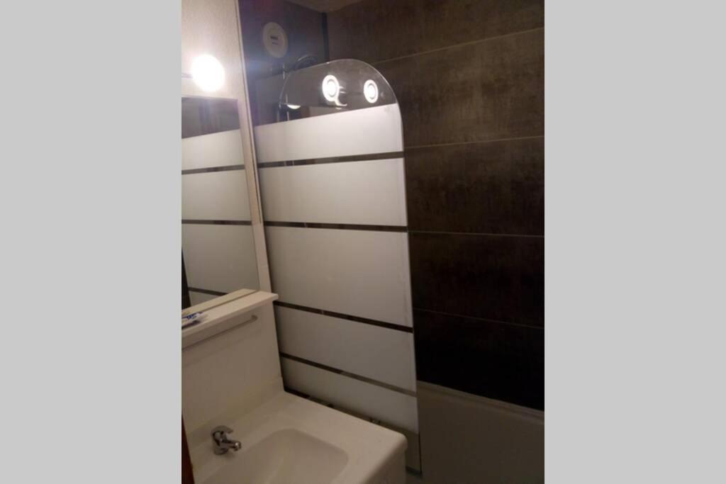 Au Pied des Pistes B31, Chaleureux studio 4 pers, vue sur la vallée imprenable avec WIFI, DRAPS NON COMPRIS Saint-Jean-dʼAulps Esterno foto
